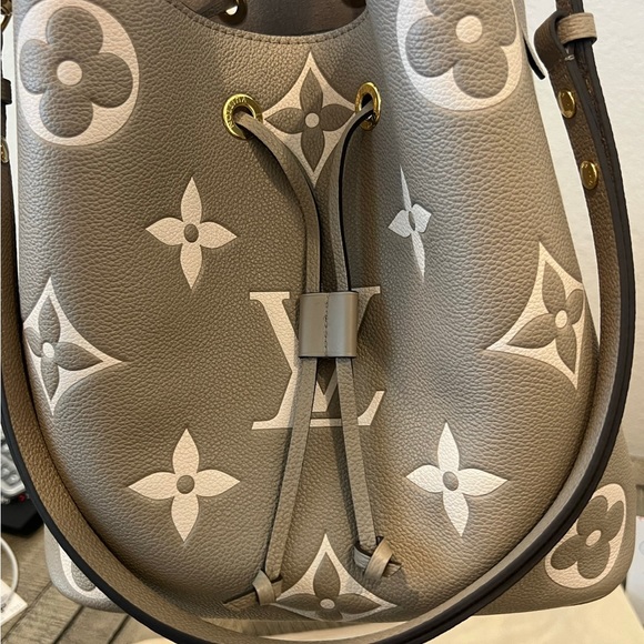 Louis Vuitton NeoNoe - Picture 3 of 10